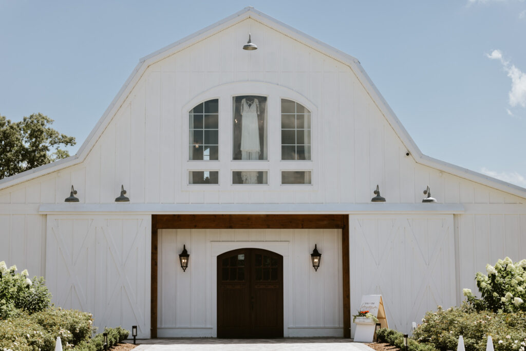 Beautiful indoor wedding venue scene. 