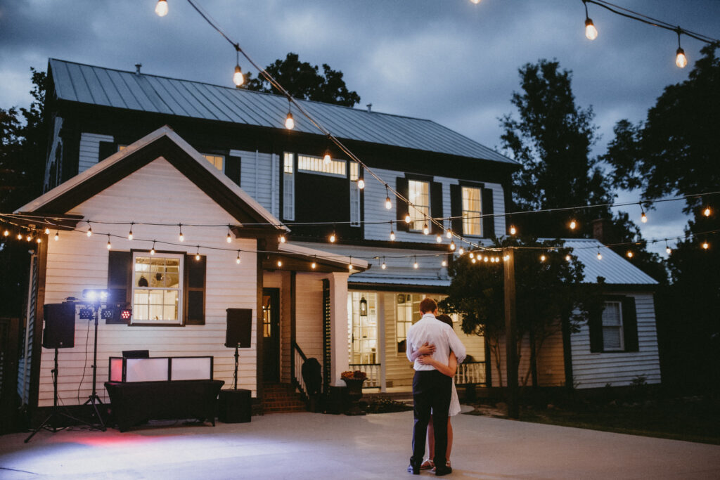 Beautiful indoor wedding venue scene. 