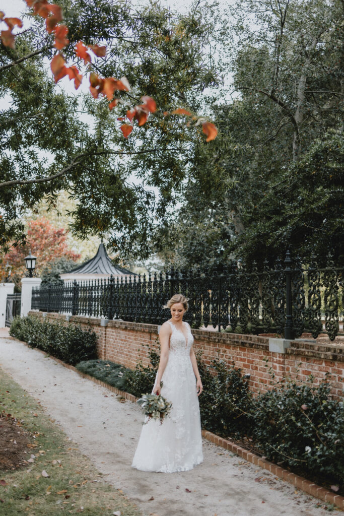 Beautiful indoor wedding venue scene. 