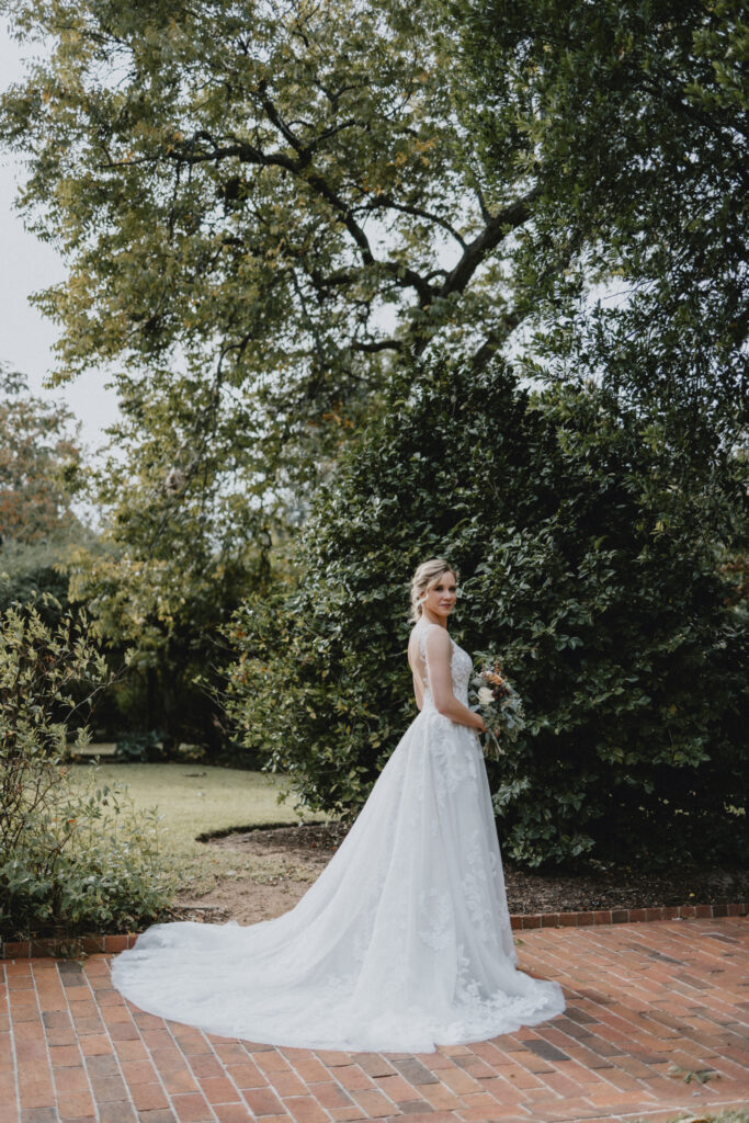 Beautiful indoor wedding venue scene. 